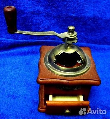 Ручная кофемолка механическаяв ретро стиле