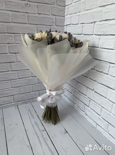 Букет из лаванды и сухоцветов