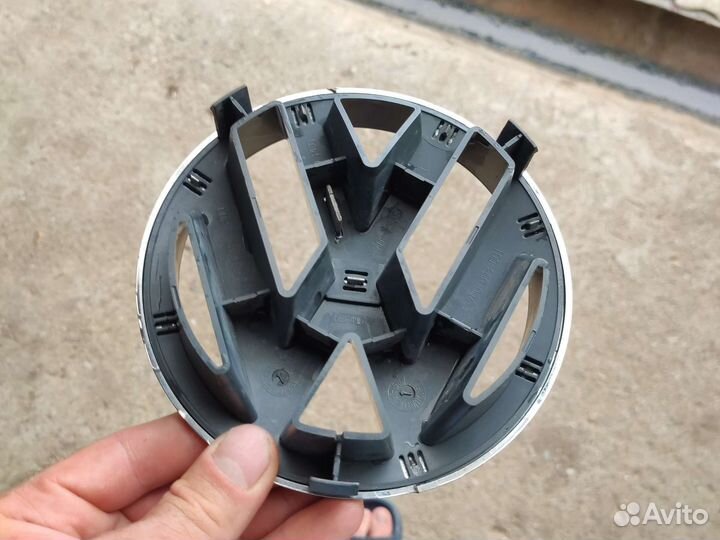 Эмблема volkswagen touareg передний бампер