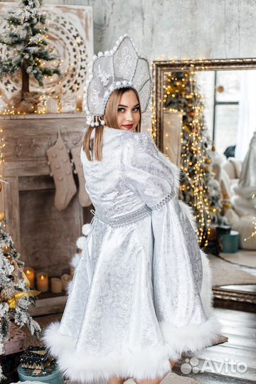 Ведущая и Диджей