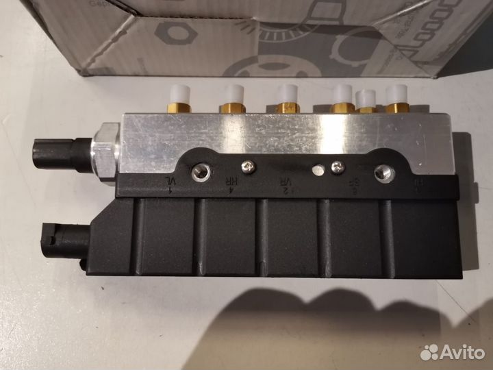 Блок клапанов пневмоподвески mercedes A2203200258