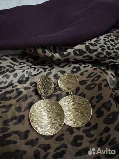 Длинные серьги под золото