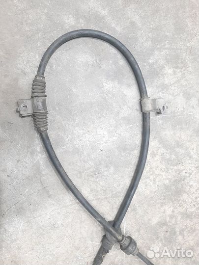 Трос ручника правый Mitsubishi Lancer 02-10 европа