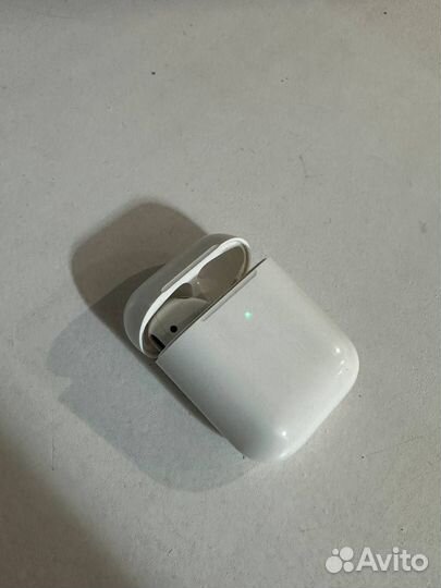 Кейс оригинальный Apple для AirPods 2, белый бу