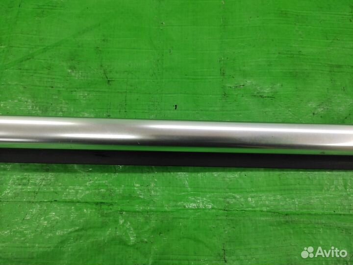 Молдинг стекла лев. перед. Volkswagen Tiguan