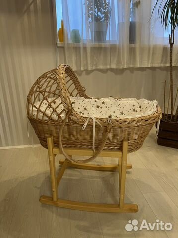 Колыбель из лозы с подставкой
