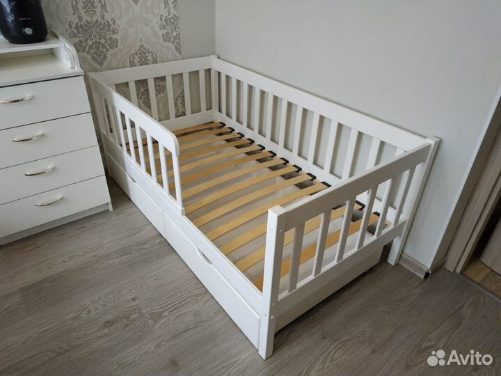 Кровать детская из березы с домиком