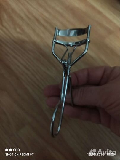 Керлер. Щипцы для завивки ресниц