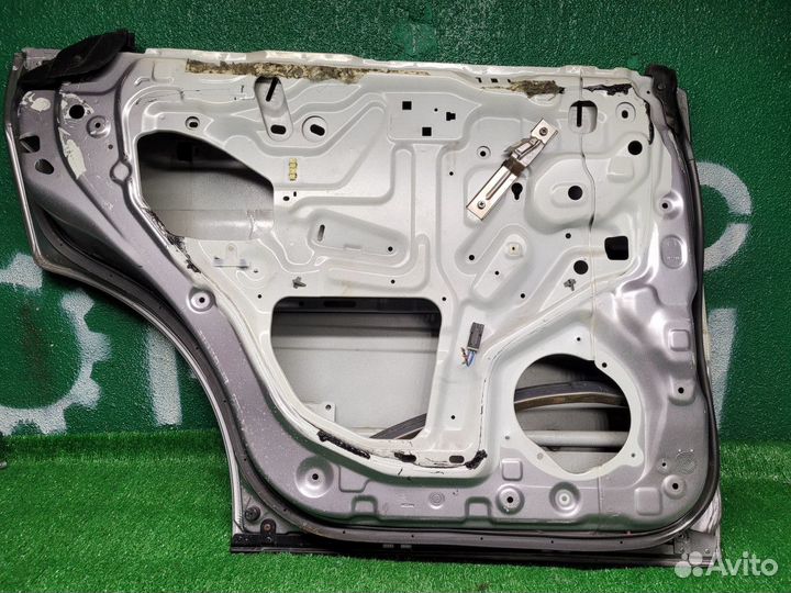 Дверь задняя левая Nissan Gloria