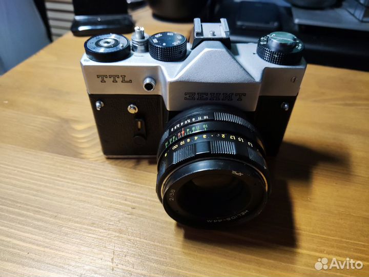 Зеркальный фотоаппарат Зенит TTL с Гелиос 44