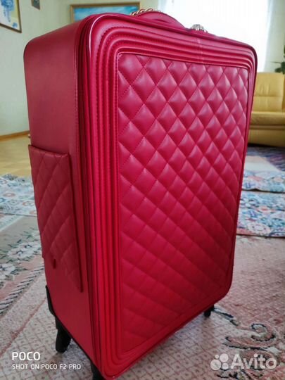 Чемодан на колесах новый