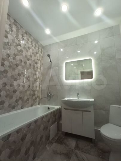 2-к. квартира, 54 м², 2/18 эт.