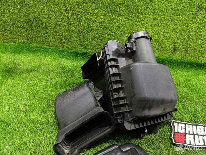 Корпус воздушного фильтра Ford Mustang CZF