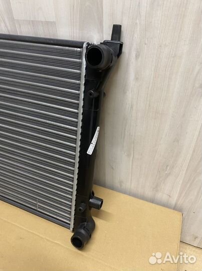 Радиатор охлаждения Golf 6 Golf plus Jetta 5