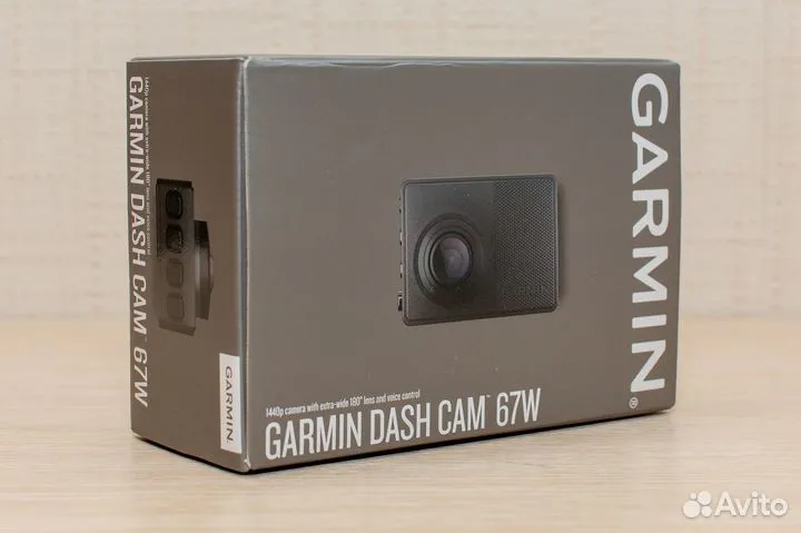 Видеорегистратор Garmin Dash Cam 67W