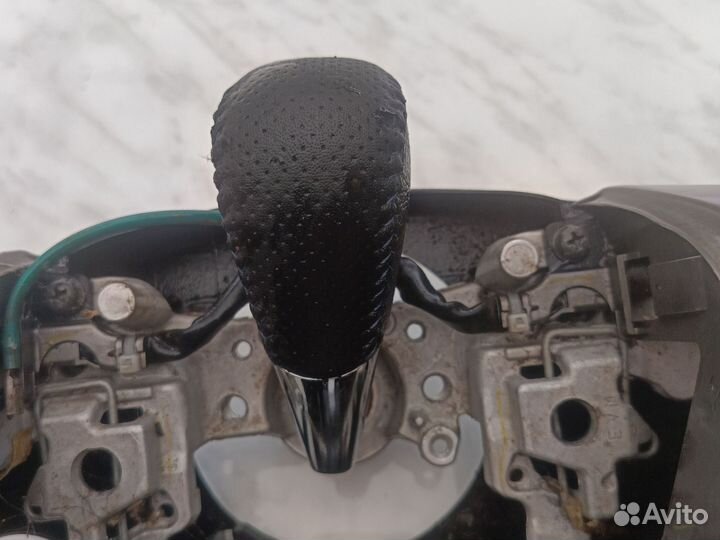 Руль и рукоятка АКПП - Тойота Авенсис