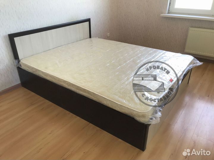 Кровать с матрасом
