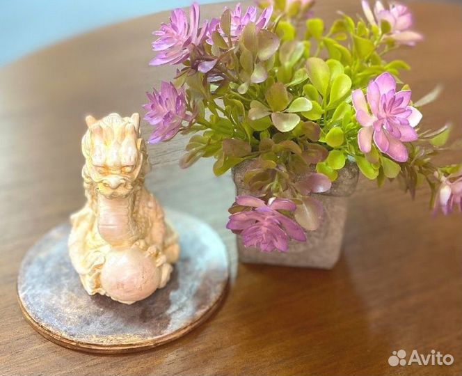 Сувенир статуэтка дракон золотой с яйцом 9х8х6см