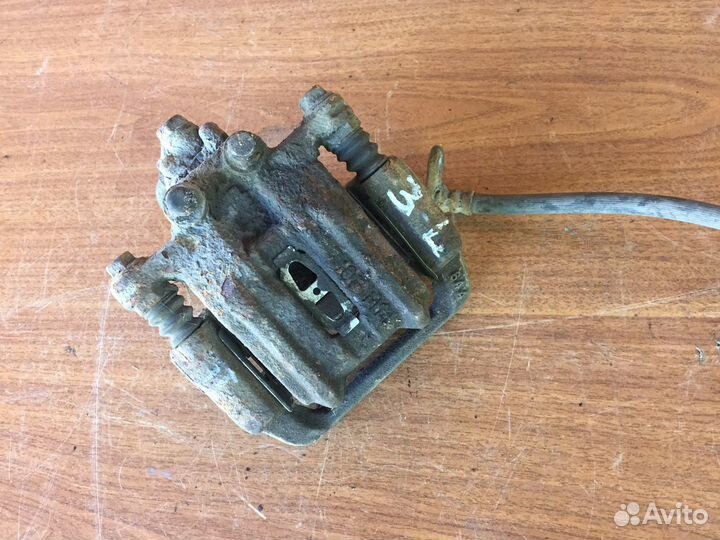 Суппорт задний левый Honda CR-V 2 RD5