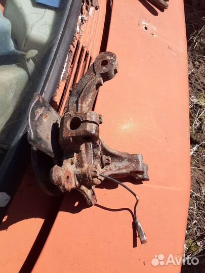 Кулак поворотный передний левый Opel Zafira B