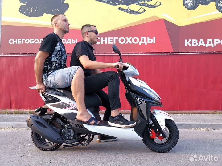 Скутер X-motors city PRO