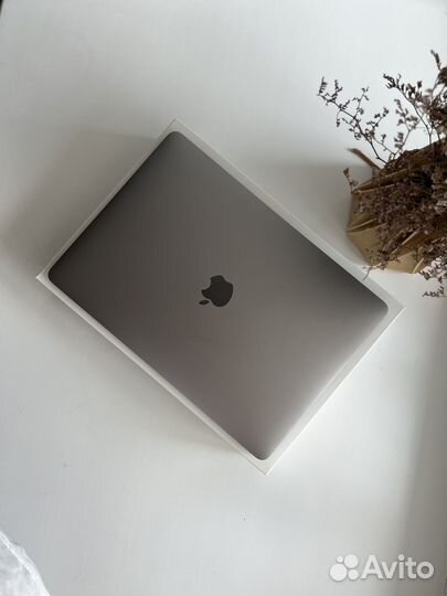 Apple MacBook Pro 13 2017 / куплен в 2018 году