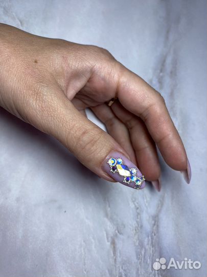 Нужна модель на маникюр