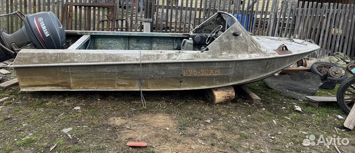 Лодочный мотор и лодка
