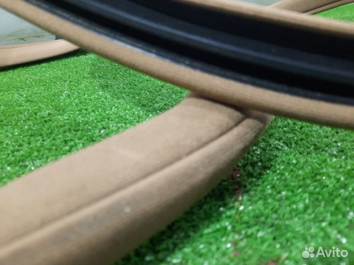 Уплотнитель двери передний Mercedes E320 W211