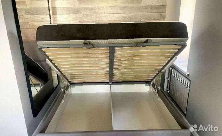 Мягкая дизайнерская кровать двуспальная