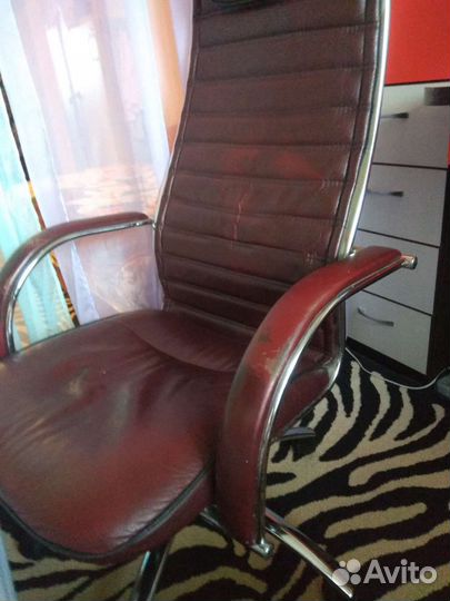 Компьютерное кожаное кресло