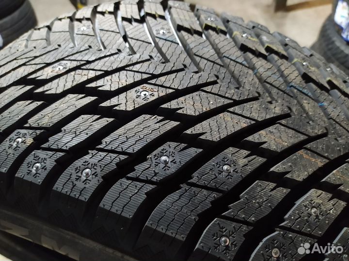 Zmax Winternova Stud II 275/45 R20 110T