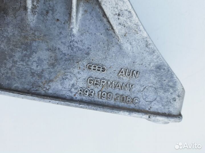 Кронштейн двигателя правый Audi 80 B3