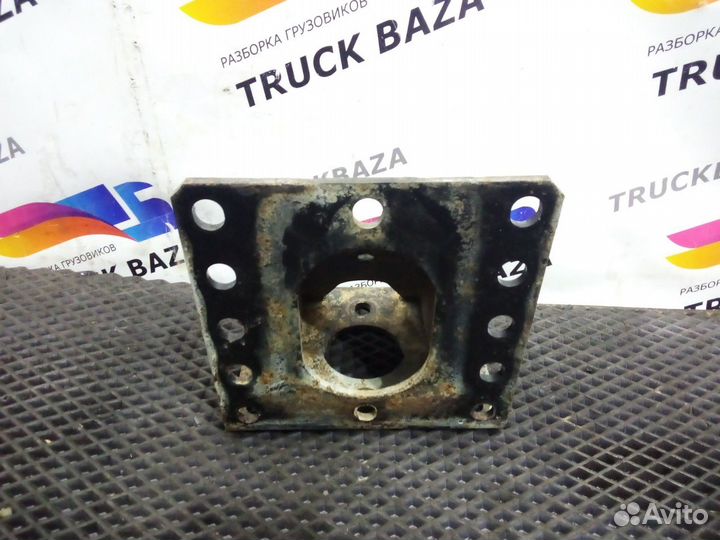 Кронштейн крепления передней траверсы к раме