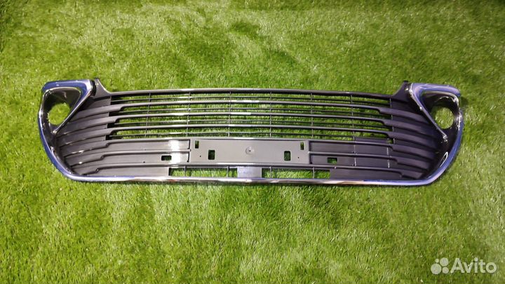 Решетка бампера toyota camry 50 14-17 г.в