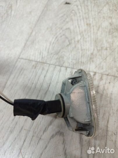 Повторитель в крыло передний Nissan Note E11E