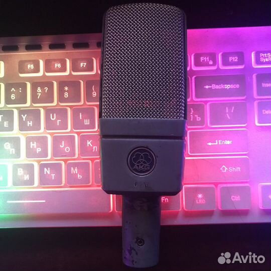 Студийный микрофон AKG c 214