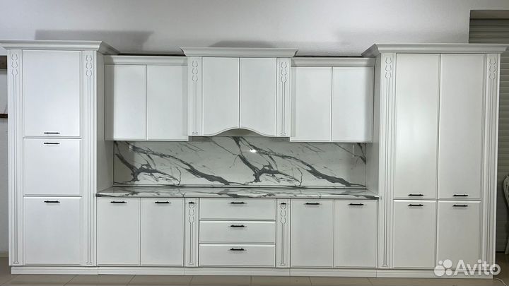 Кухонный гарнитур белый 5.0м размером