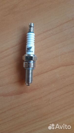 Свеча зажигания CR8E
