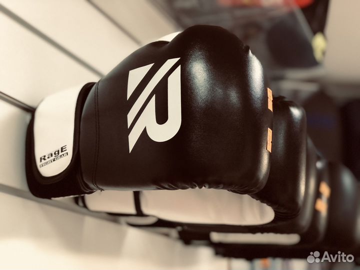 Перчатки боксерские разные