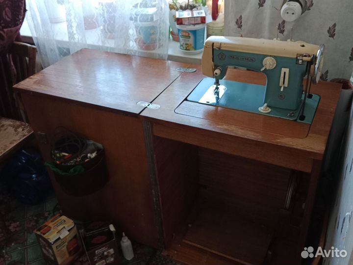 Швейная машина Чайка 2