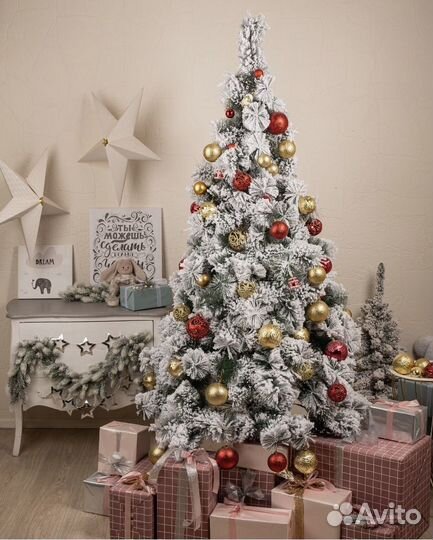 Елка заснеженная новогодняя