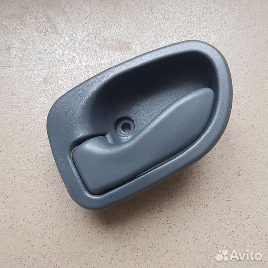 Ручка двери Accent 95-99гг./ внутренняя,левая