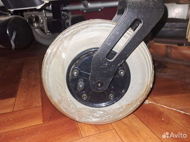 Коляска инвалидная с электроприводом