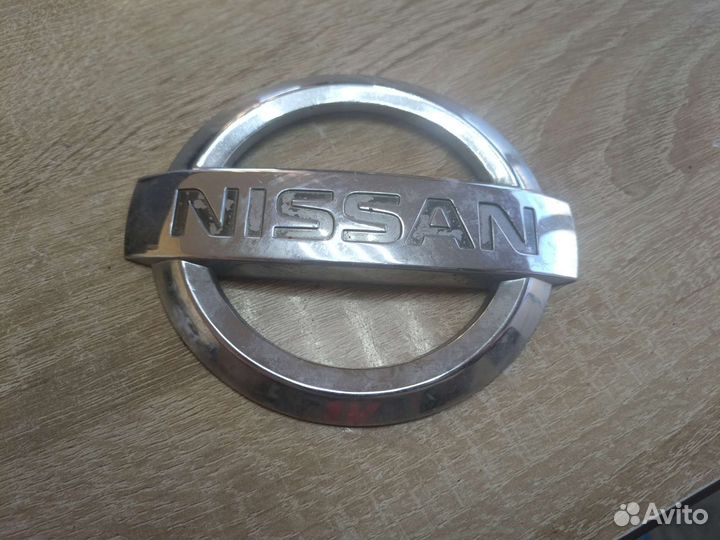Эмблема Nissan Primera P12