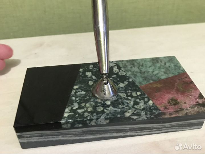 Подставка камень с перьевой ручкой винтаж СССР
