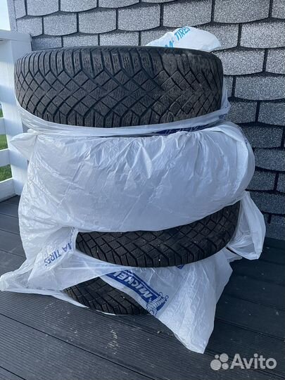 Continental ContiVikingContact 7 215/65 R17