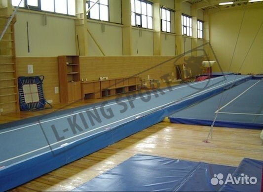 Подпружиненная акробатическая дорожка