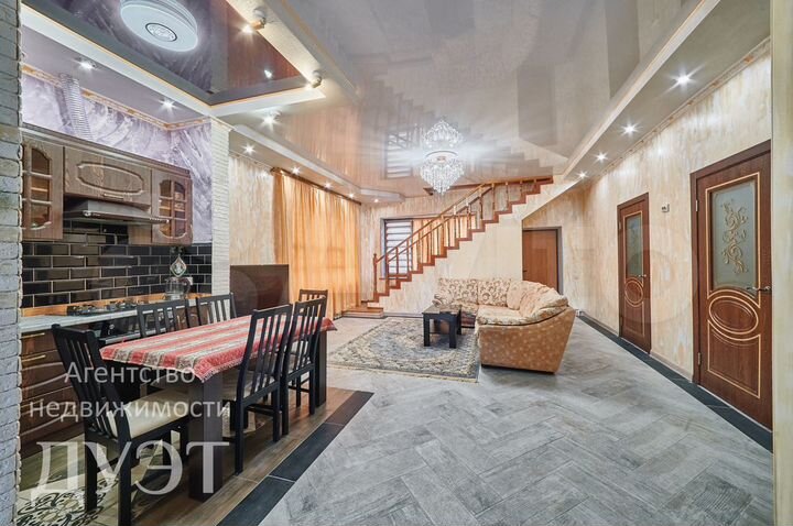 Коттедж 200 м² на участке 9 сот.