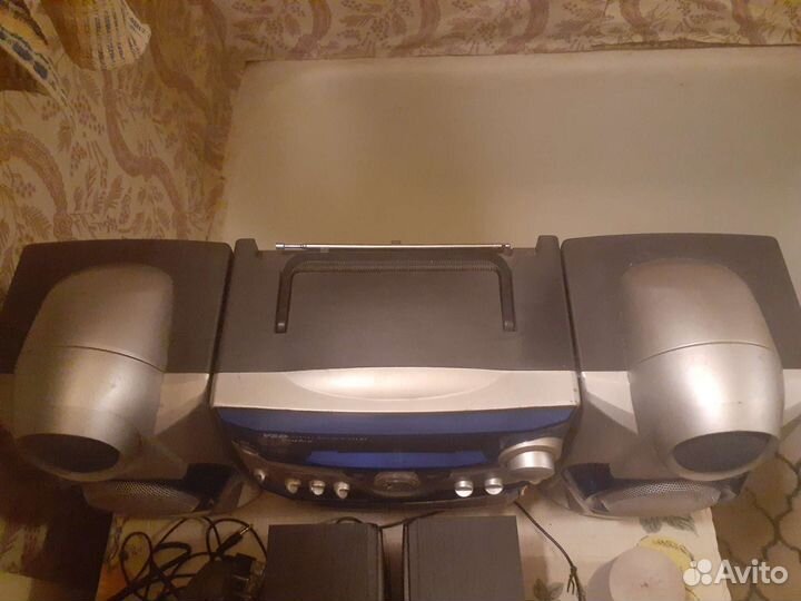 Музыкальный центр AUX,радио,2полосная акустика